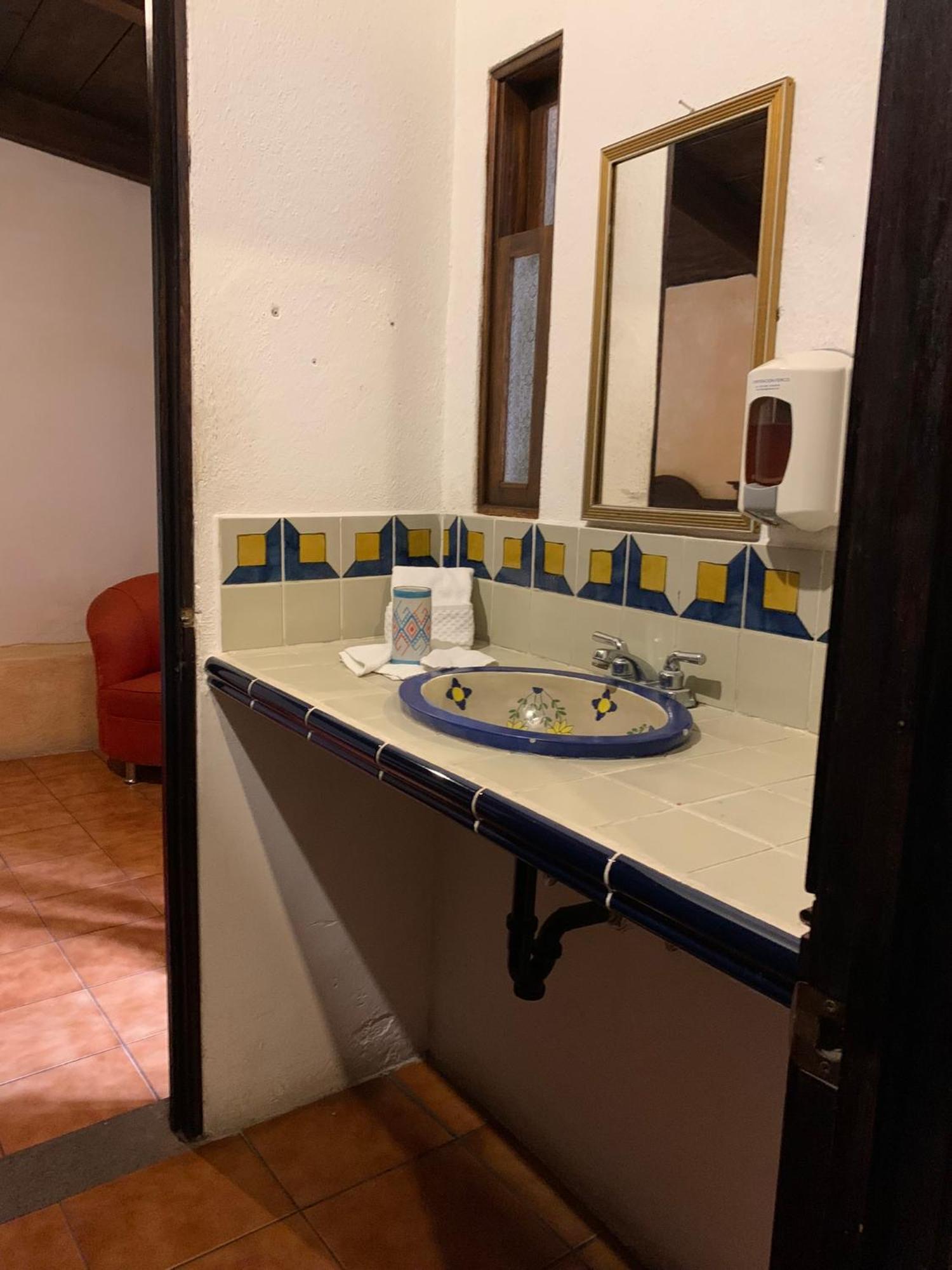 Hotel T Kon T Antigua Екстериор снимка